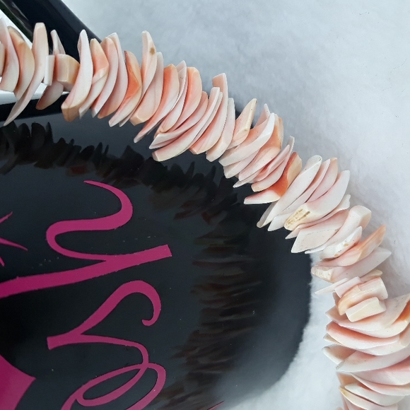 Creamsicle and white colored chunky seashell necklace 18 inches long - Picture 2 of 12